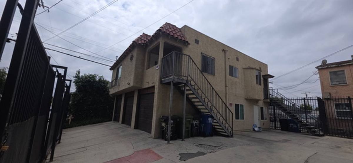 Apartment for rent at 4914 St Elmo Dr, Los Angeles, CA 90019