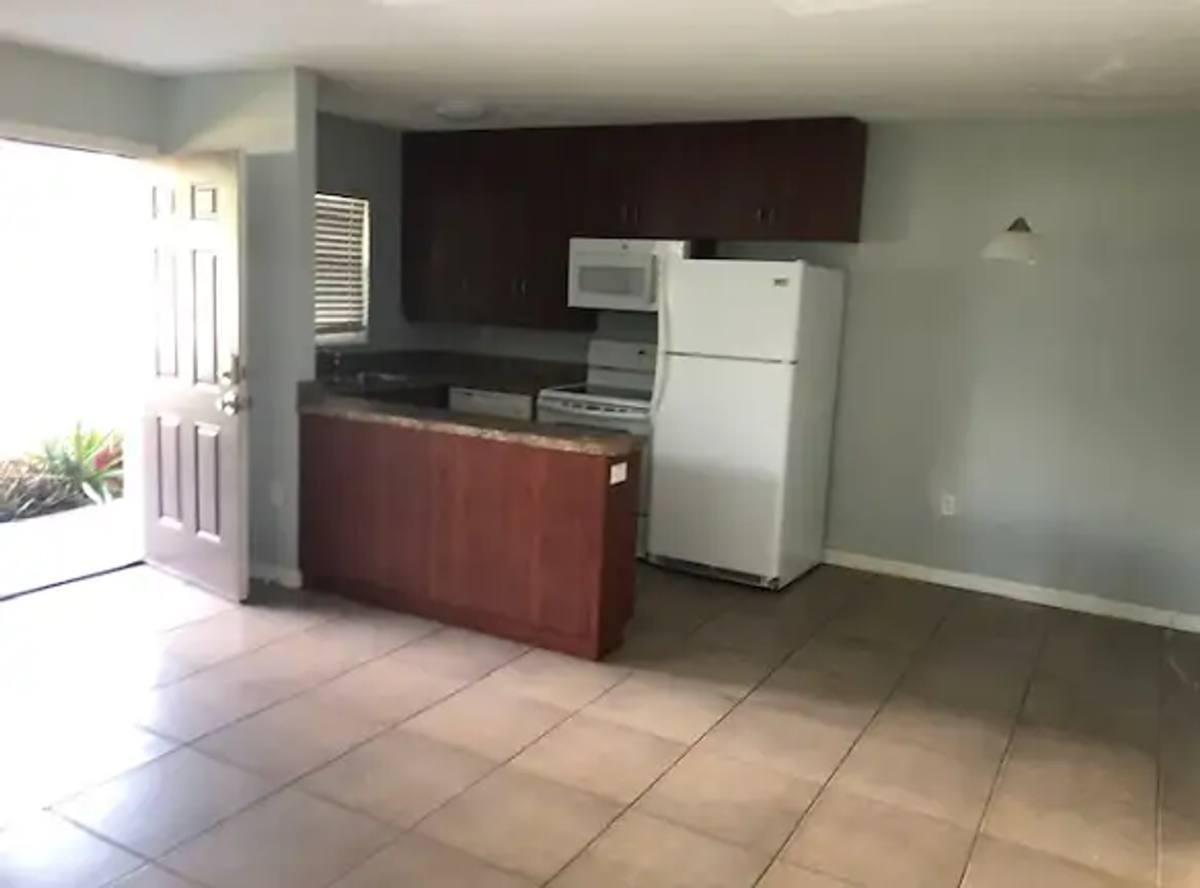 Apartment for rent at 2054 Arlington St, Sarasota, FL 34239