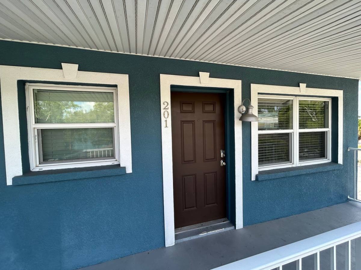 Apartment for rent at 2054 Arlington St, Sarasota, FL 34239