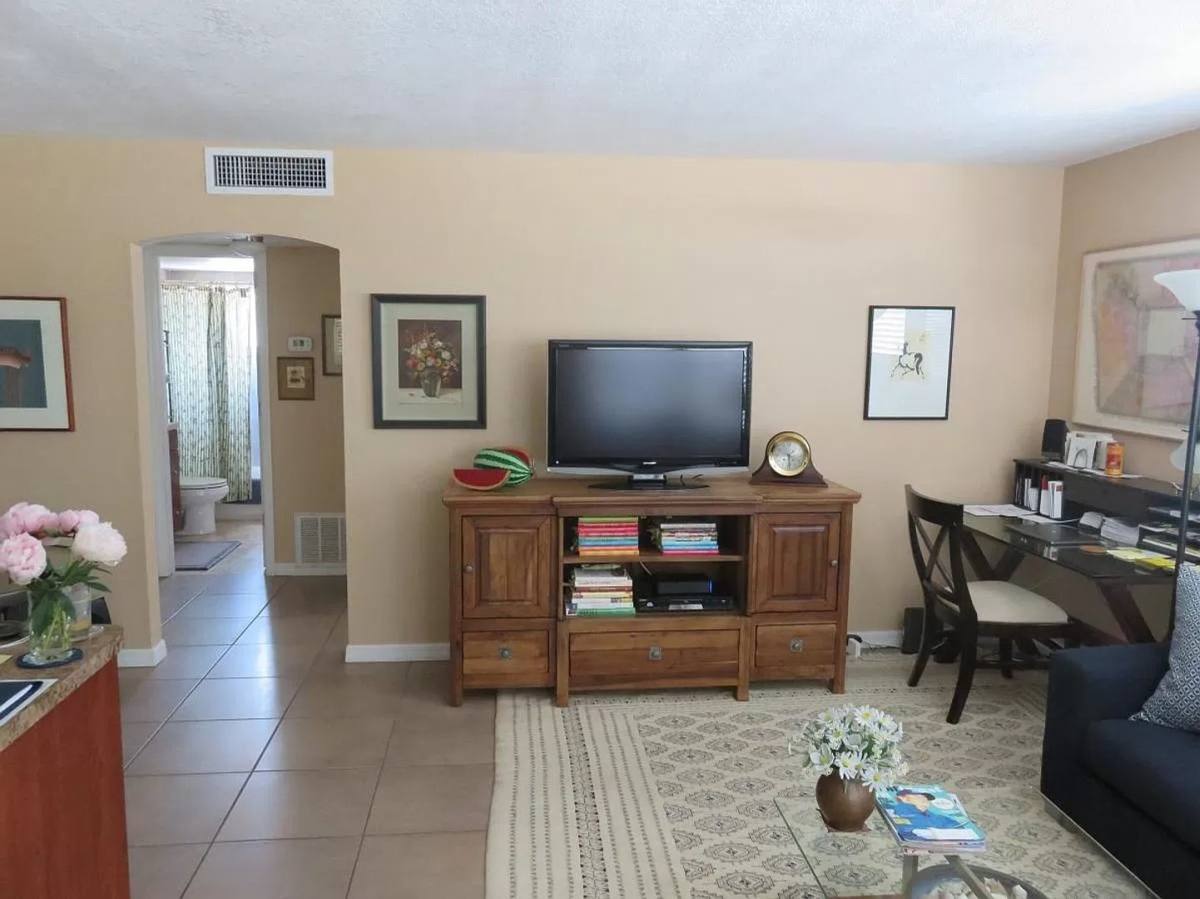 Apartment for rent at 2054 Arlington St, Sarasota, FL 34239