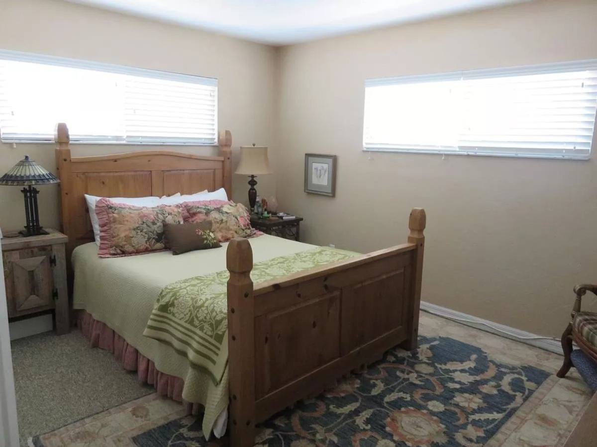 Apartment for rent at 2054 Arlington St, Sarasota, FL 34239