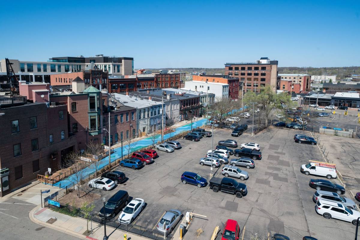 Apartment for rent at 200 E Michigan Ave, Kalamazoo, MI 49007
