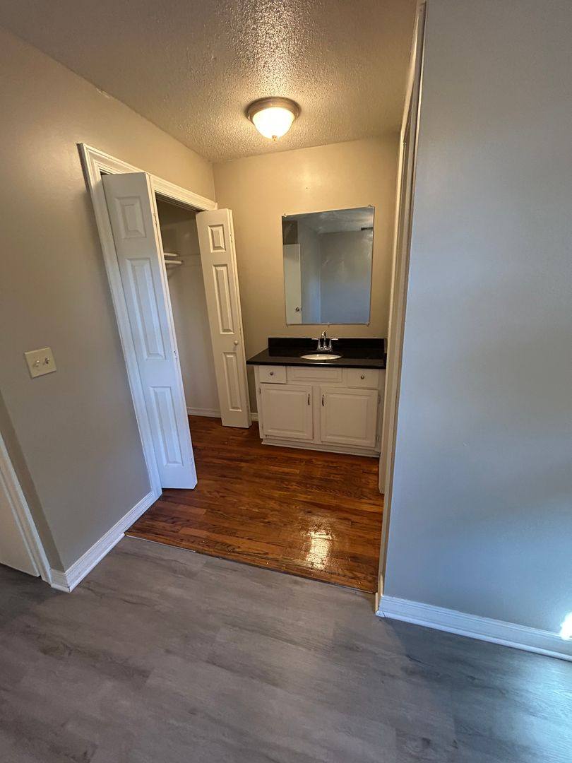 Apartment for rent at 500 E Park St, Kansas City, KS 66106
