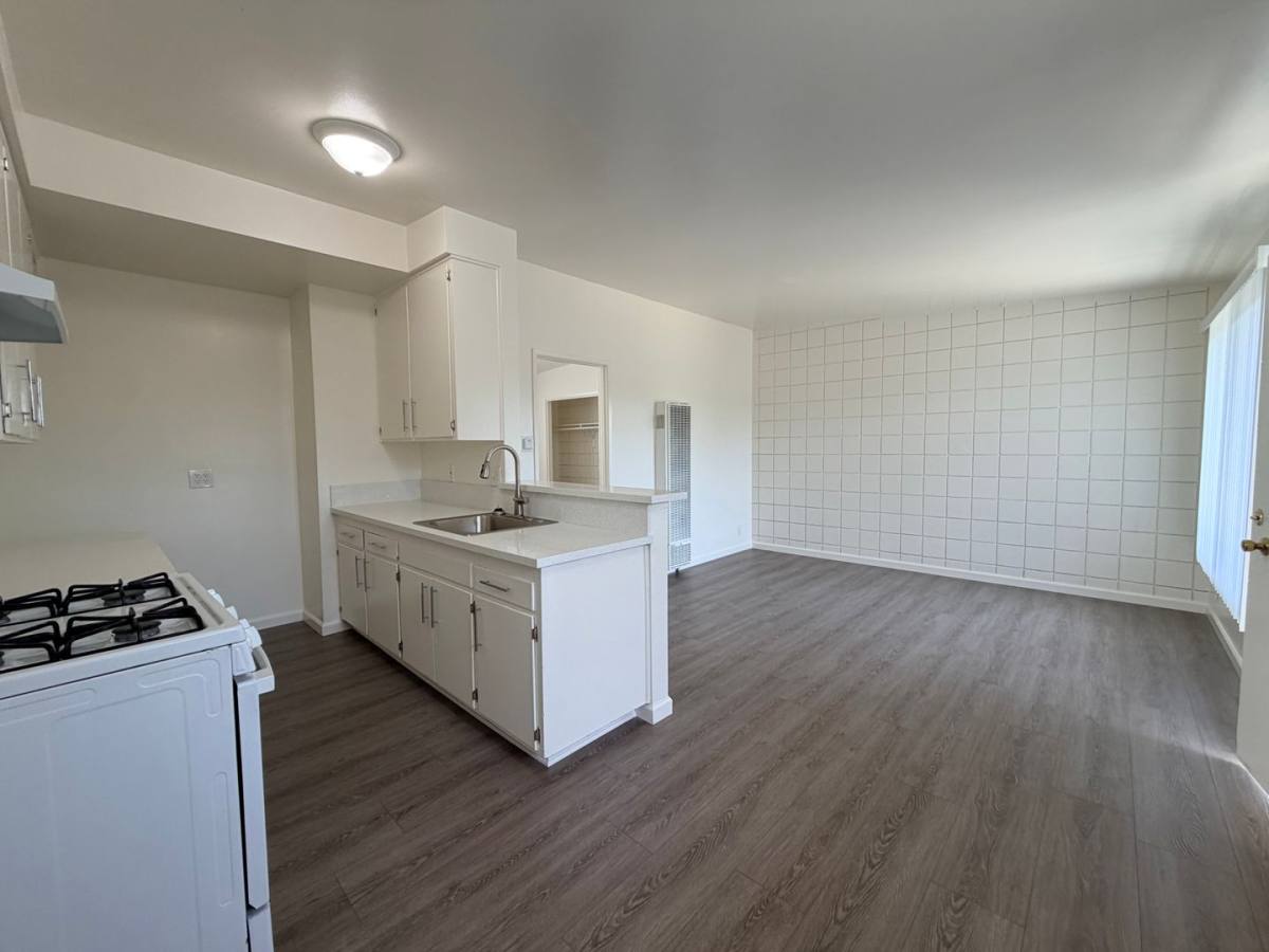 Apartment for rent at 500 Cuesta Del Mar Dr, Oxnard, CA 93033