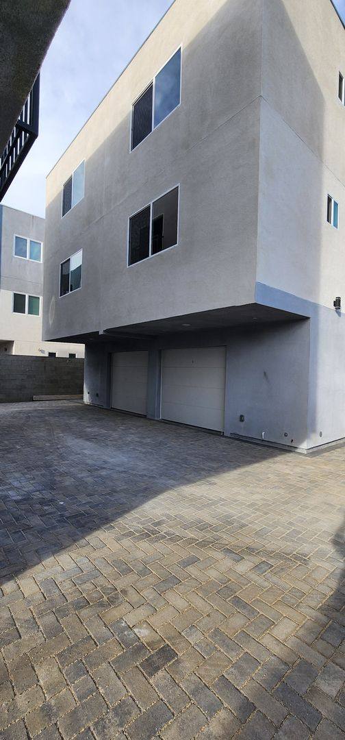 Townhouse for rent at 5729 N Klump Ave, North Hollywood, CA 91601