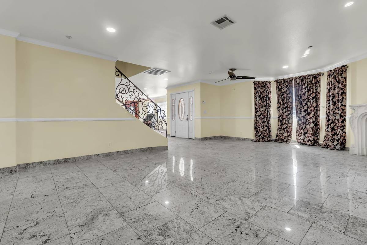 Apartment for rent at 5246 N Gareloch Ave, Azusa, CA 91702