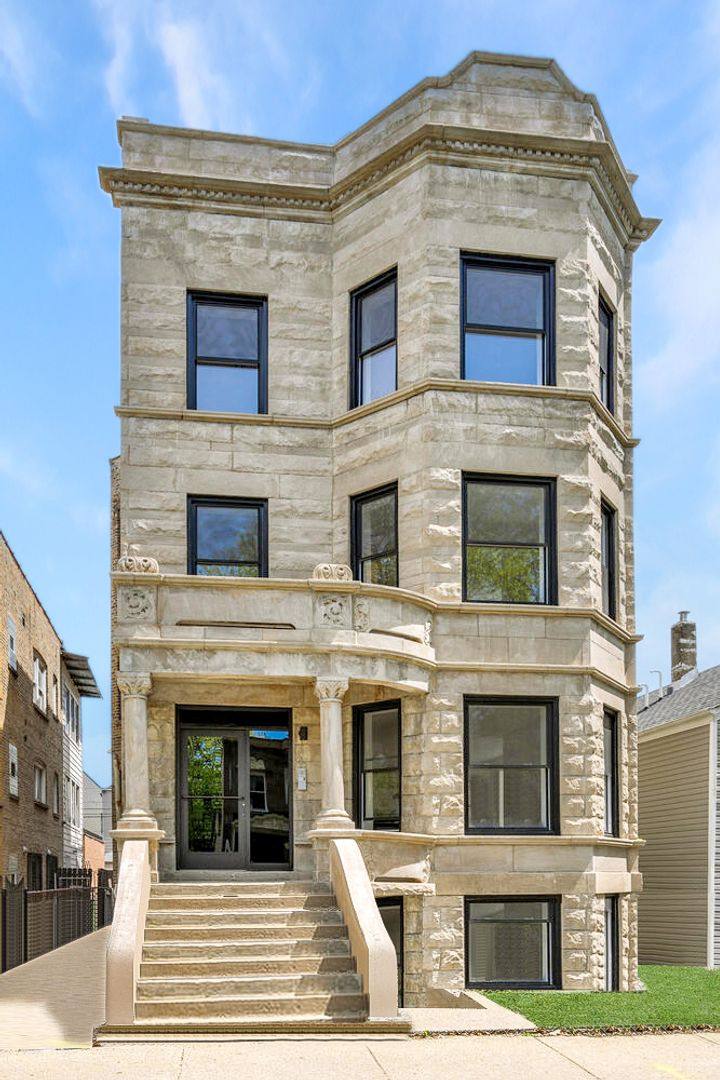 Apartment for rent at 1633 N Francisco, Chicago, IL 60647