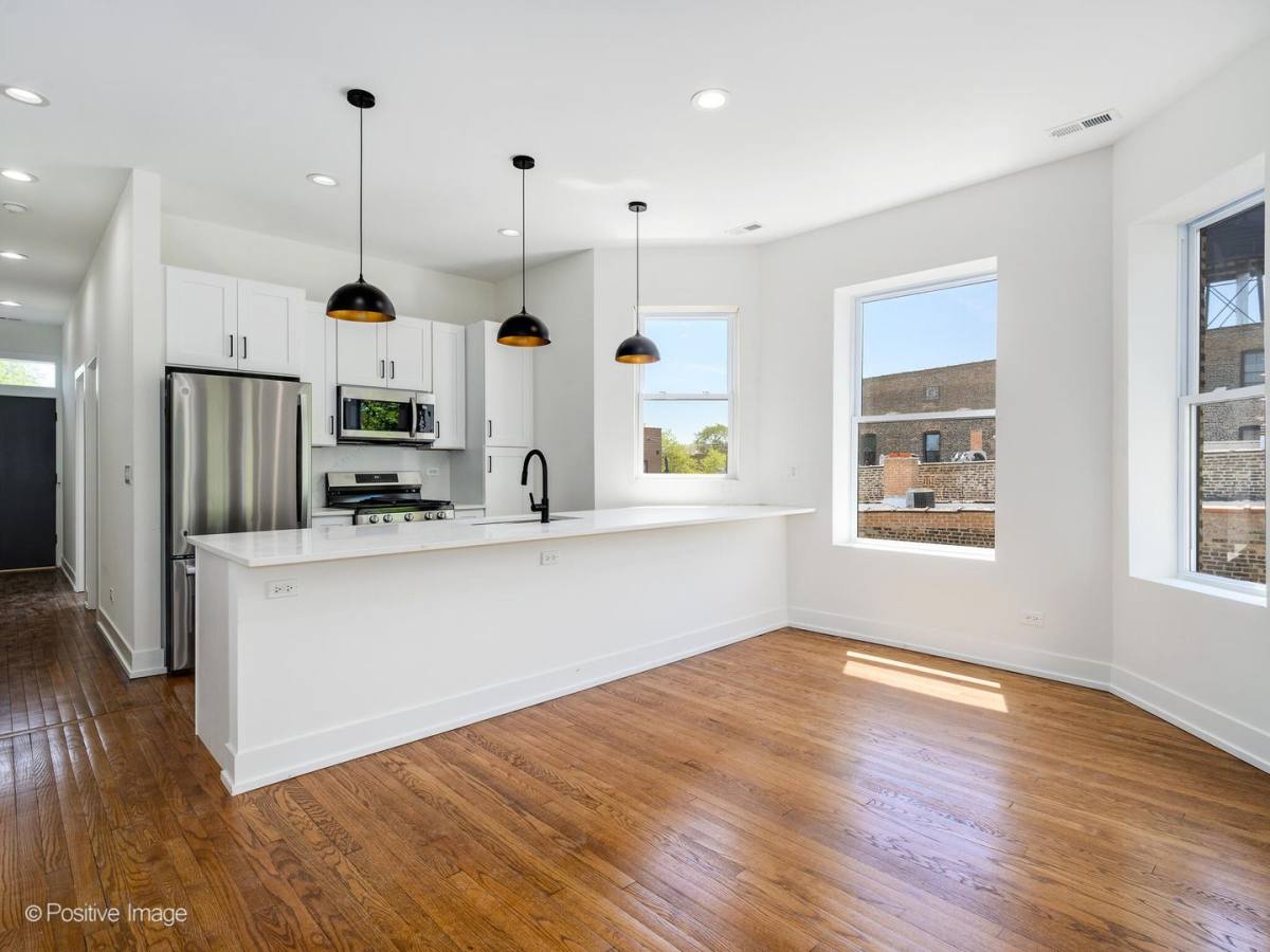 Apartment for rent at 1633 N Francisco, Chicago, IL 60647