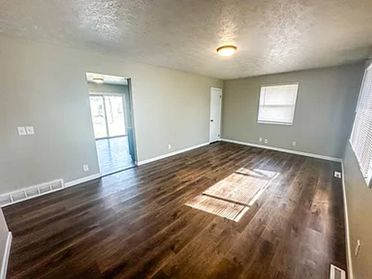 House for rent at 5611 S 113th St, Omaha, NE 68137
