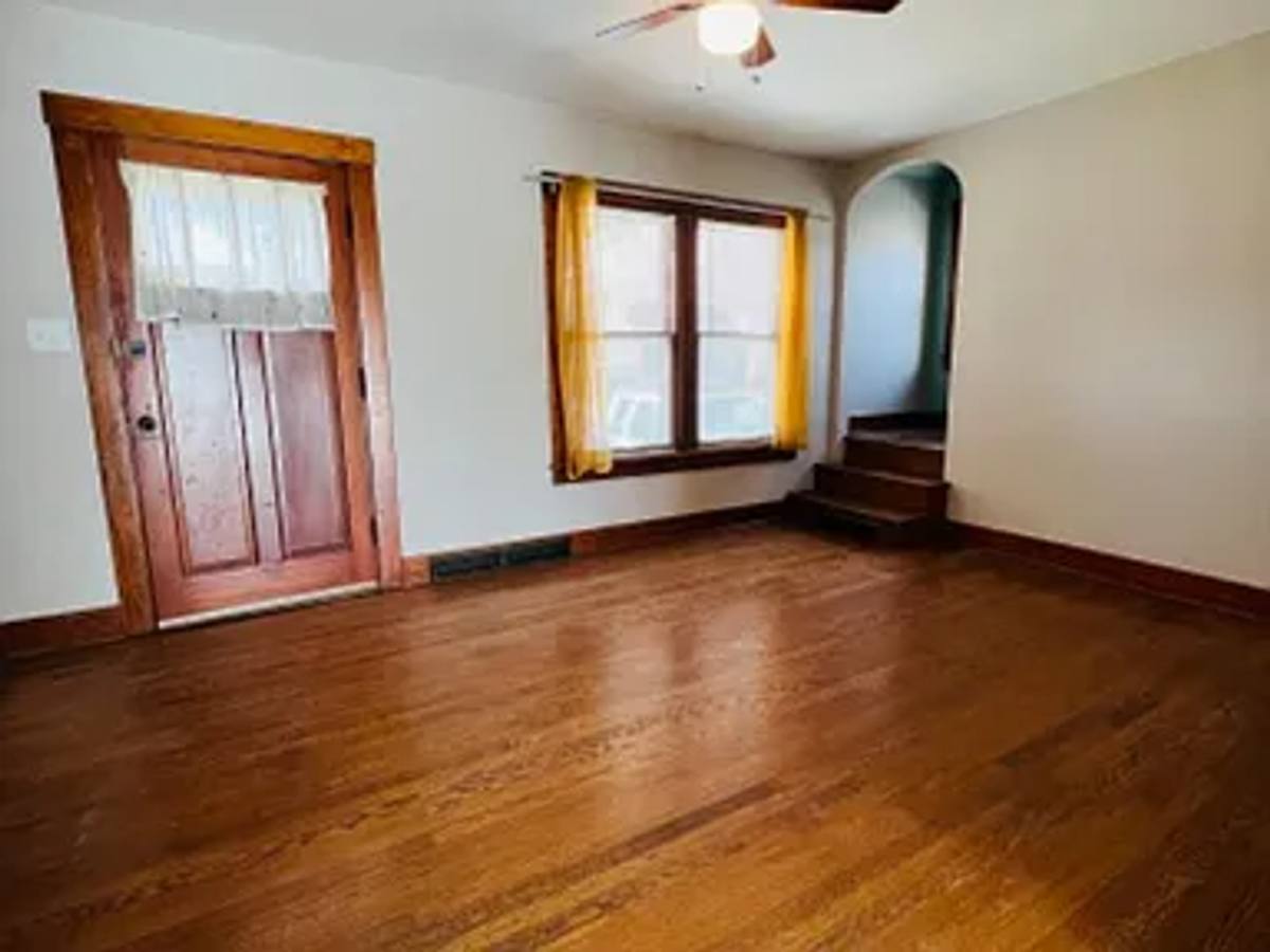 House for rent at 6116 Pinkney St, Omaha, NE 68104
