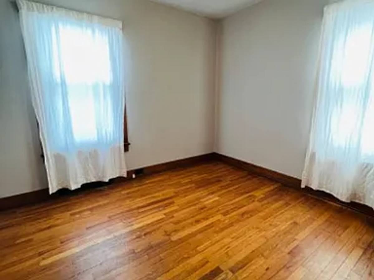 House for rent at 6116 Pinkney St, Omaha, NE 68104