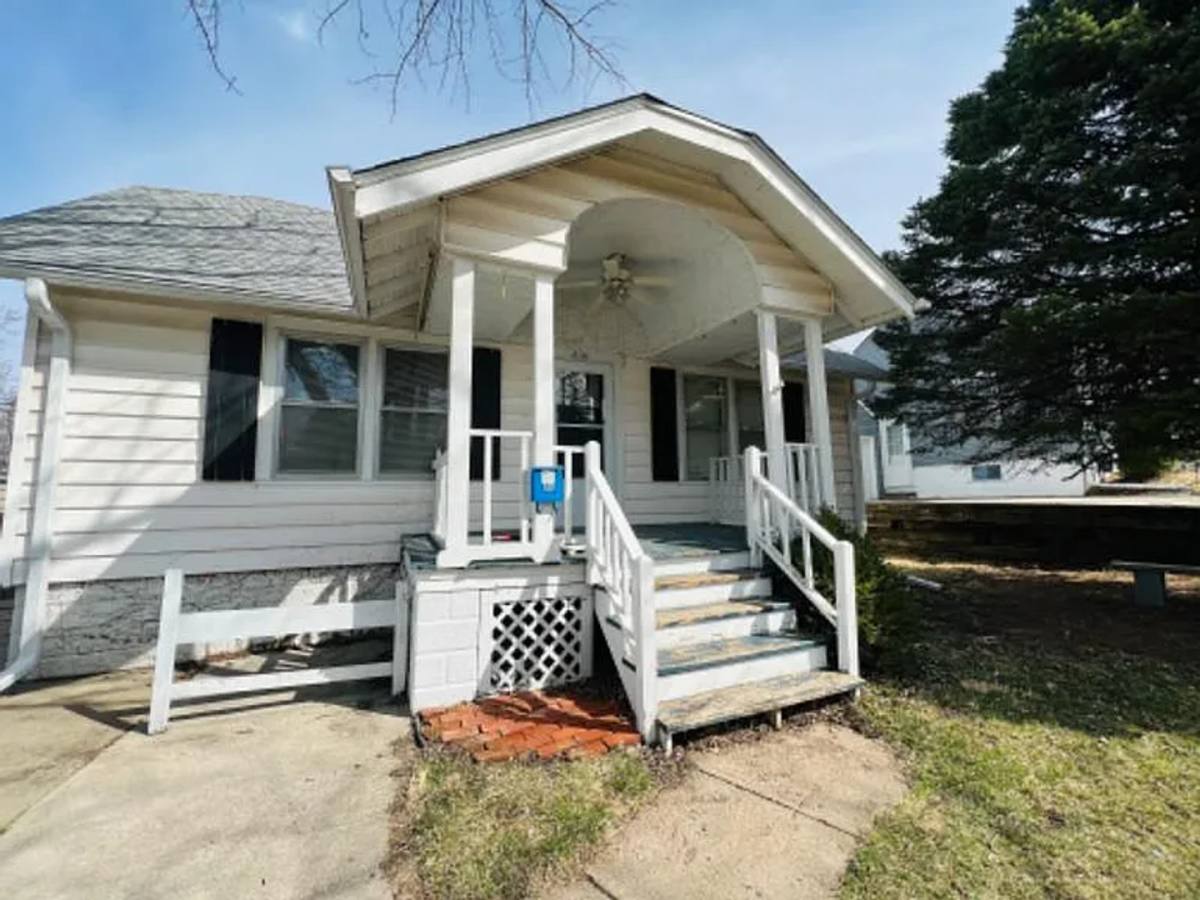 House for rent at 6116 Pinkney St, Omaha, NE 68104