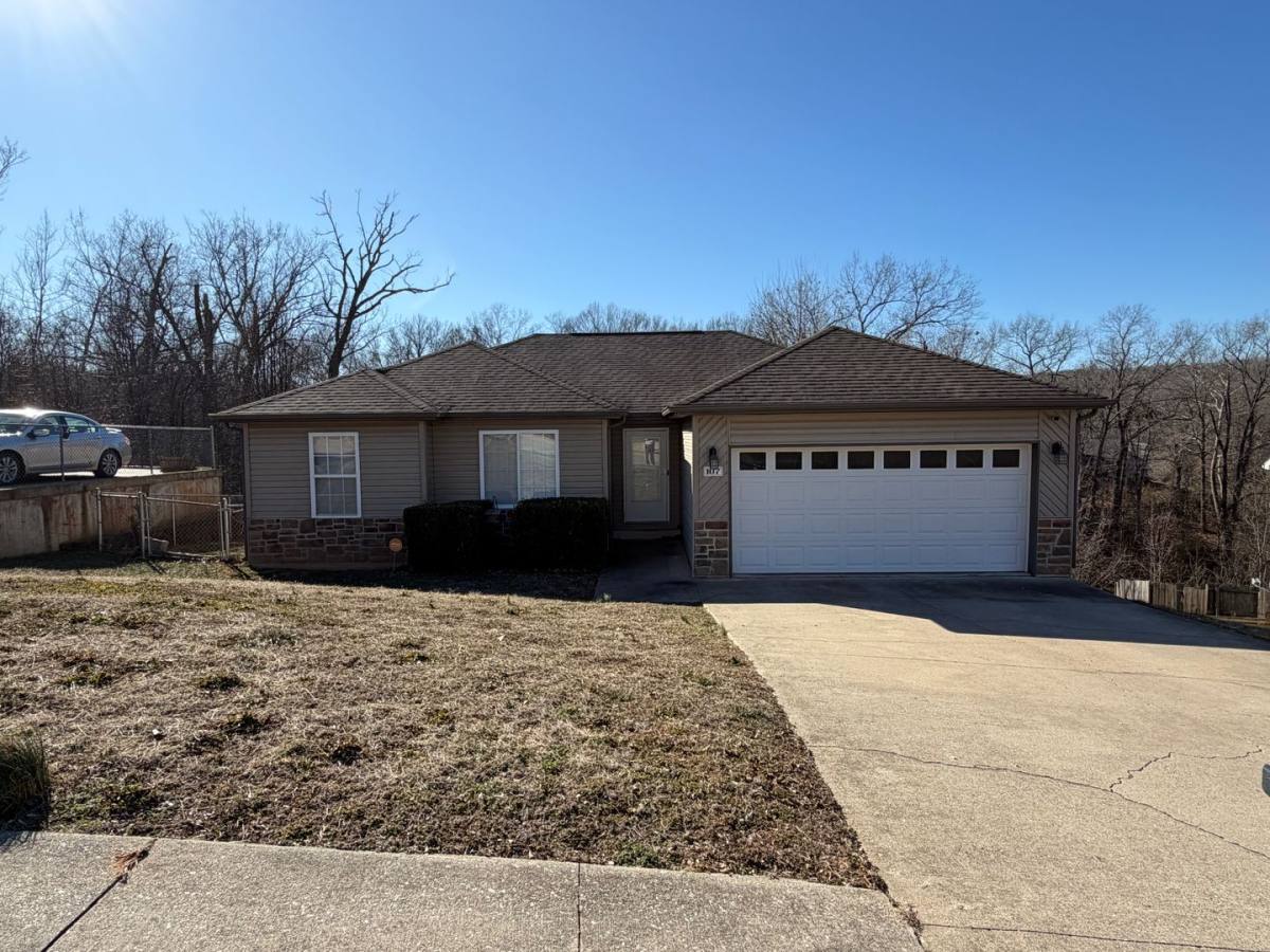 House for rent at 107 Lakeview Court, Saint Robert, MO 65584