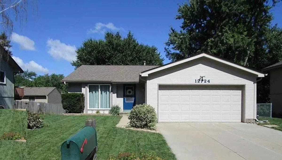 House for rent at 12724 Grant Circle, Omaha, NE 68164