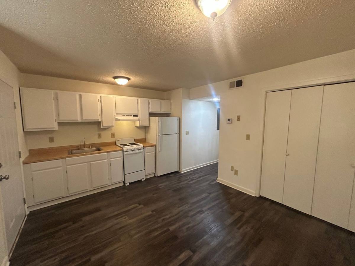 Apartment for rent at 31 8th St, Arab, AL 35016