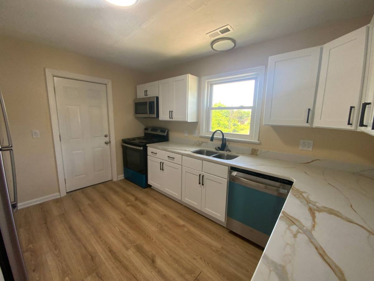 Apartment for rent at 41 Ash Ave #B, Newport News, VA 23607