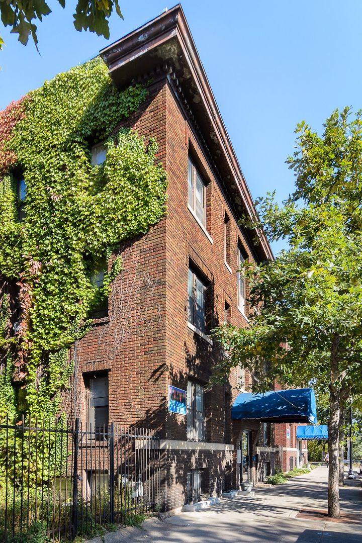Apartment for rent at 22 Oak Grove St, Minneapolis, MN 55403