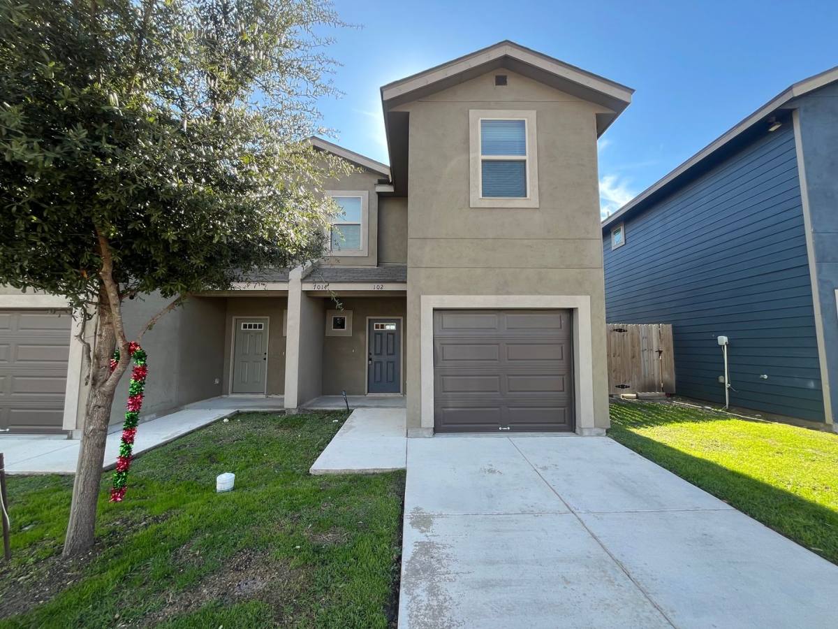 Townhouse for rent at 7014 Lakeview Dr, San Antonio, TX 78244