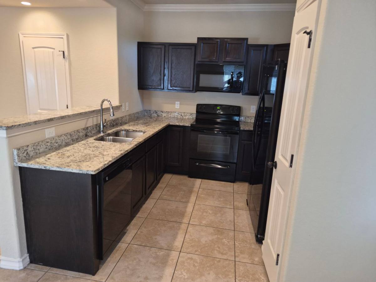 Townhouse for rent at 7014 Lakeview Dr, San Antonio, TX 78244