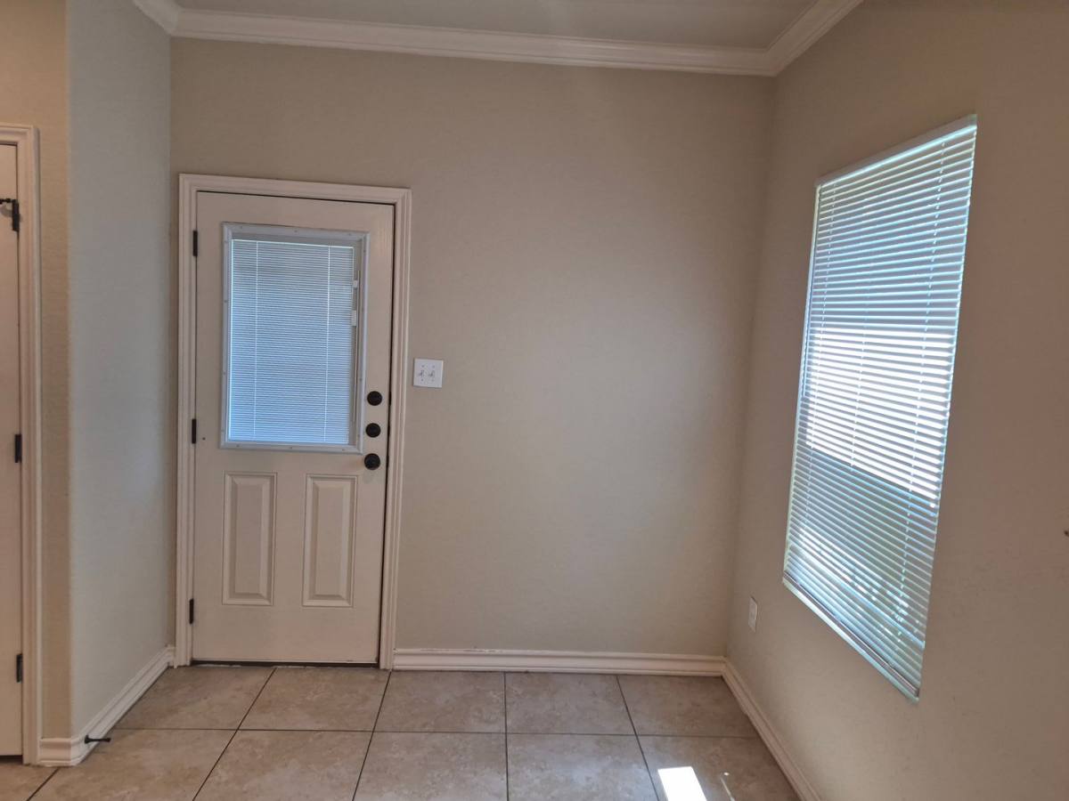 Townhouse for rent at 7014 Lakeview Dr, San Antonio, TX 78244