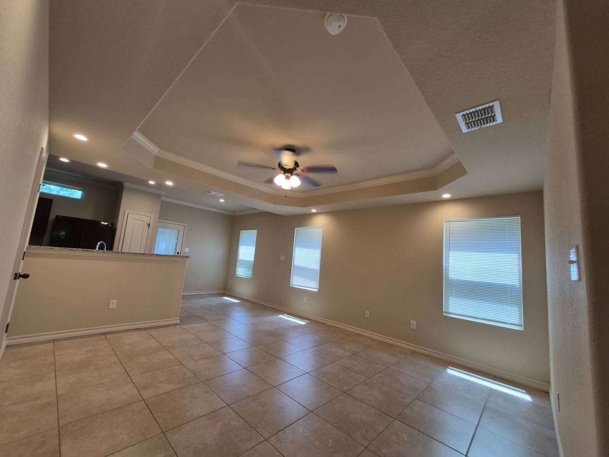Townhouse for rent at 7014 Lakeview Dr, San Antonio, TX 78244