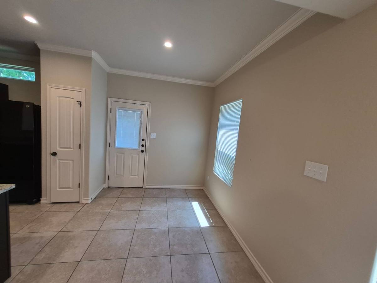 Townhouse for rent at 7014 Lakeview Dr, San Antonio, TX 78244