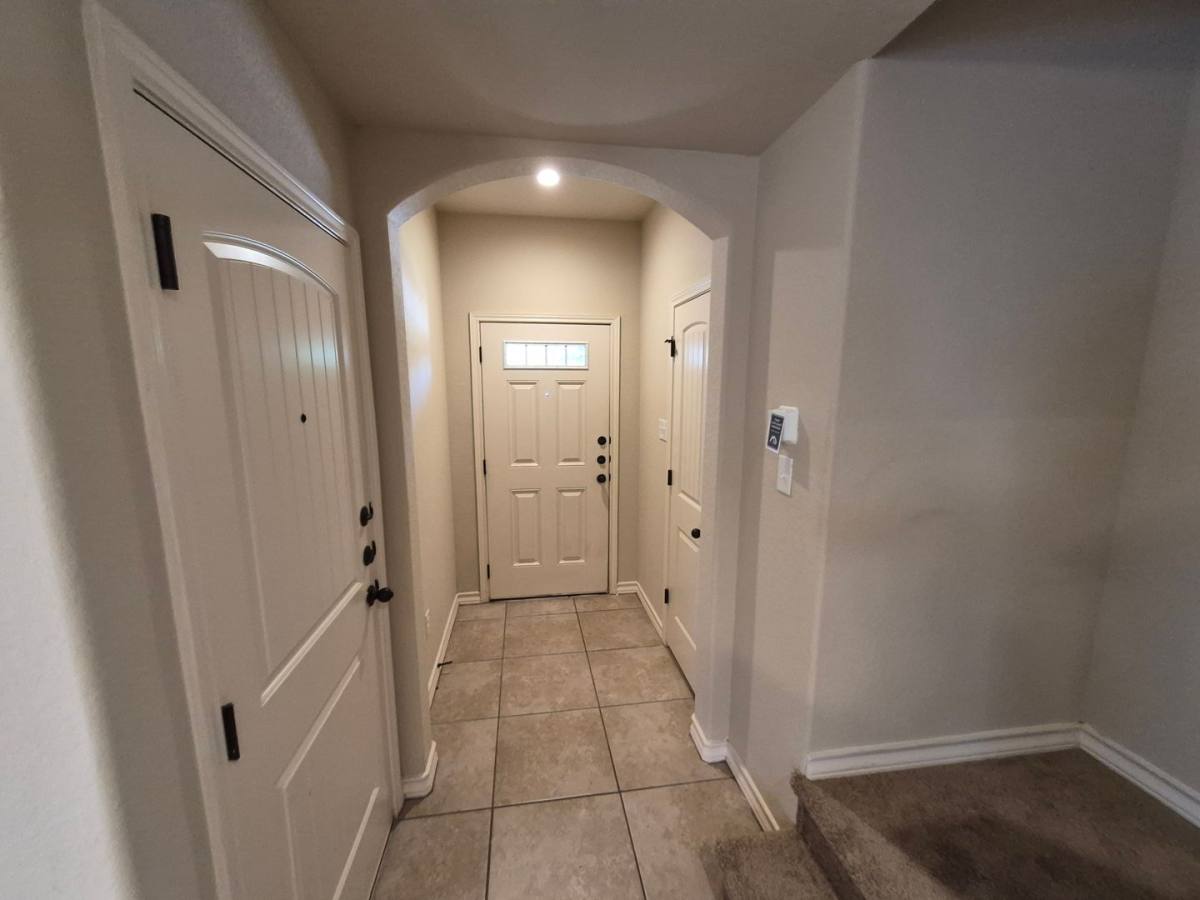 Townhouse for rent at 7014 Lakeview Dr, San Antonio, TX 78244