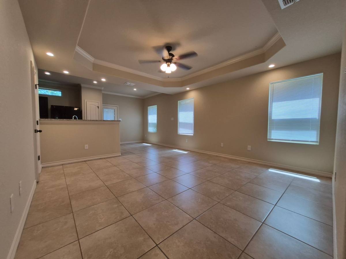 Townhouse for rent at 7014 Lakeview Dr, San Antonio, TX 78244