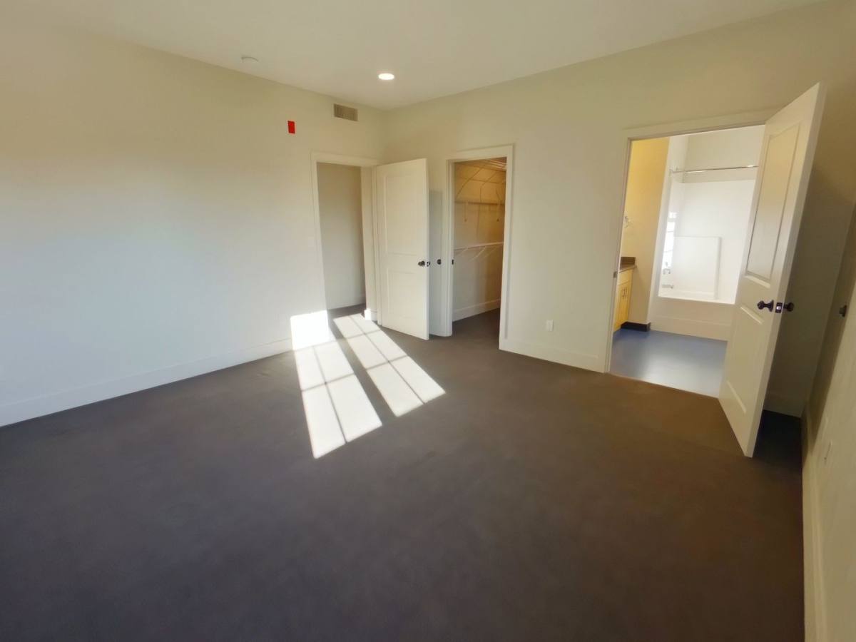 Apartment for rent at 1221-1225-1227 Coburg Rd, Eugene, OR 97401