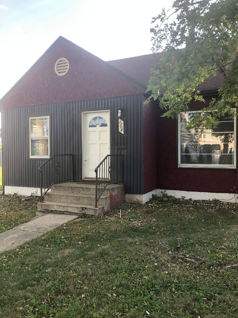 Apartment for rent at 1704 S 8th Ave, Sioux Falls, SD 57105