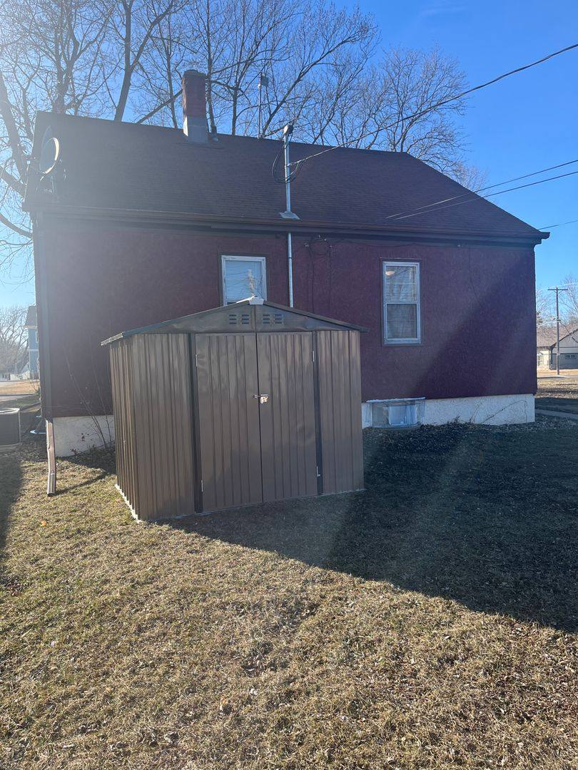 Apartment for rent at 1704 S 8th Ave, Sioux Falls, SD 57105