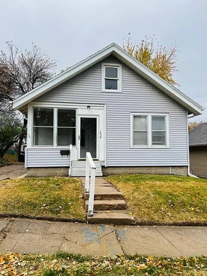 House for rent at 2914 N 49th Ave, Omaha, NE 68104