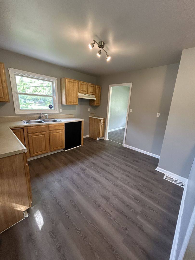 House for rent at 121 St Dorothy, East Saint Louis, IL 62206