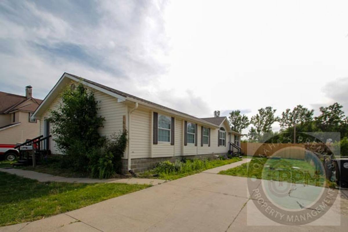 House for rent at 7608 N 29th St, Omaha, NE 68112