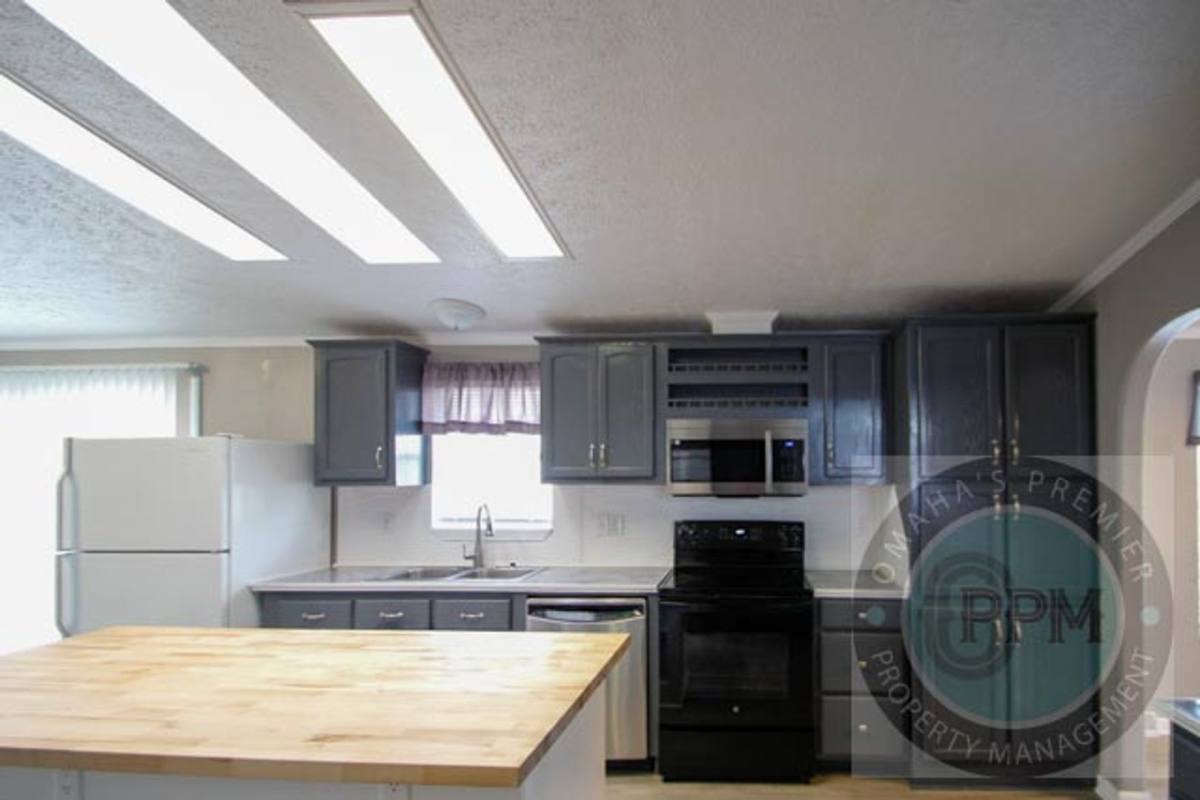 House for rent at 7608 N 29th St, Omaha, NE 68112