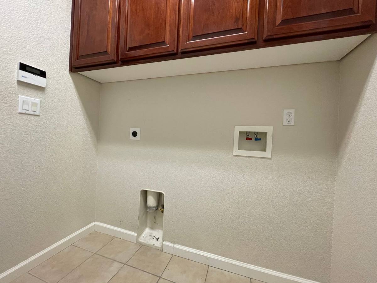 House for rent at 444 Lone Spur Dr, Folsom, CA 95630