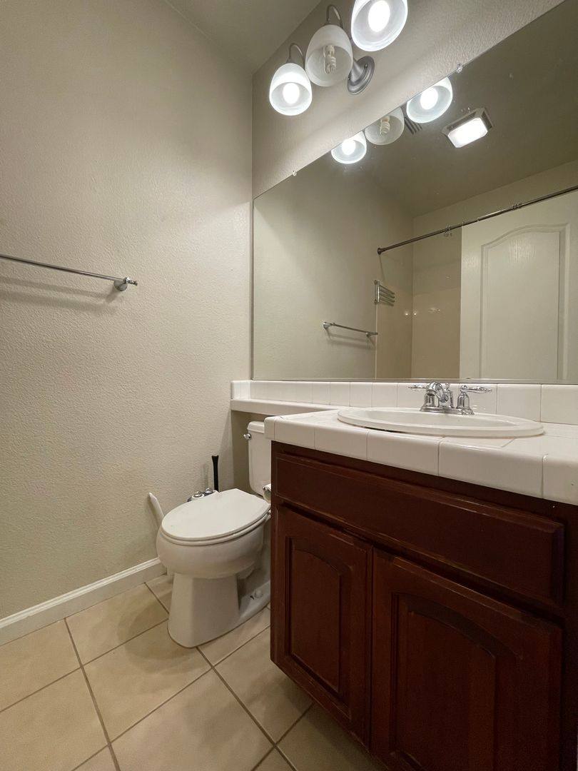 House for rent at 444 Lone Spur Dr, Folsom, CA 95630