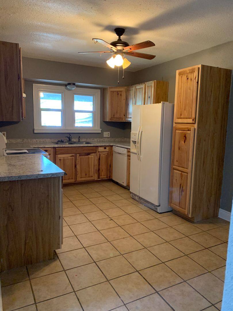 House for rent at 2412 W Lincoln St, Springfield, MO 65806