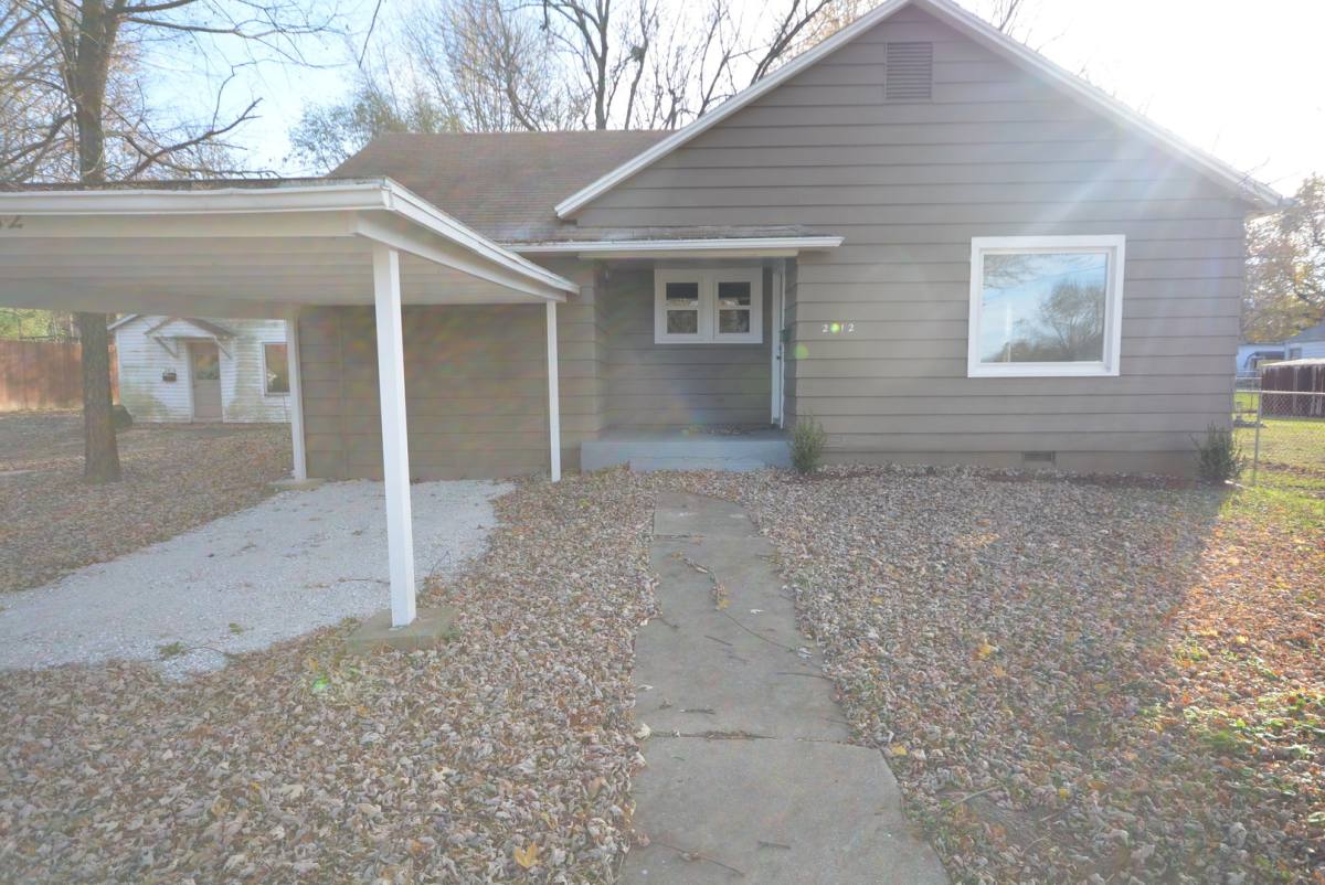 House for rent at 2412 W Lincoln St, Springfield, MO 65806