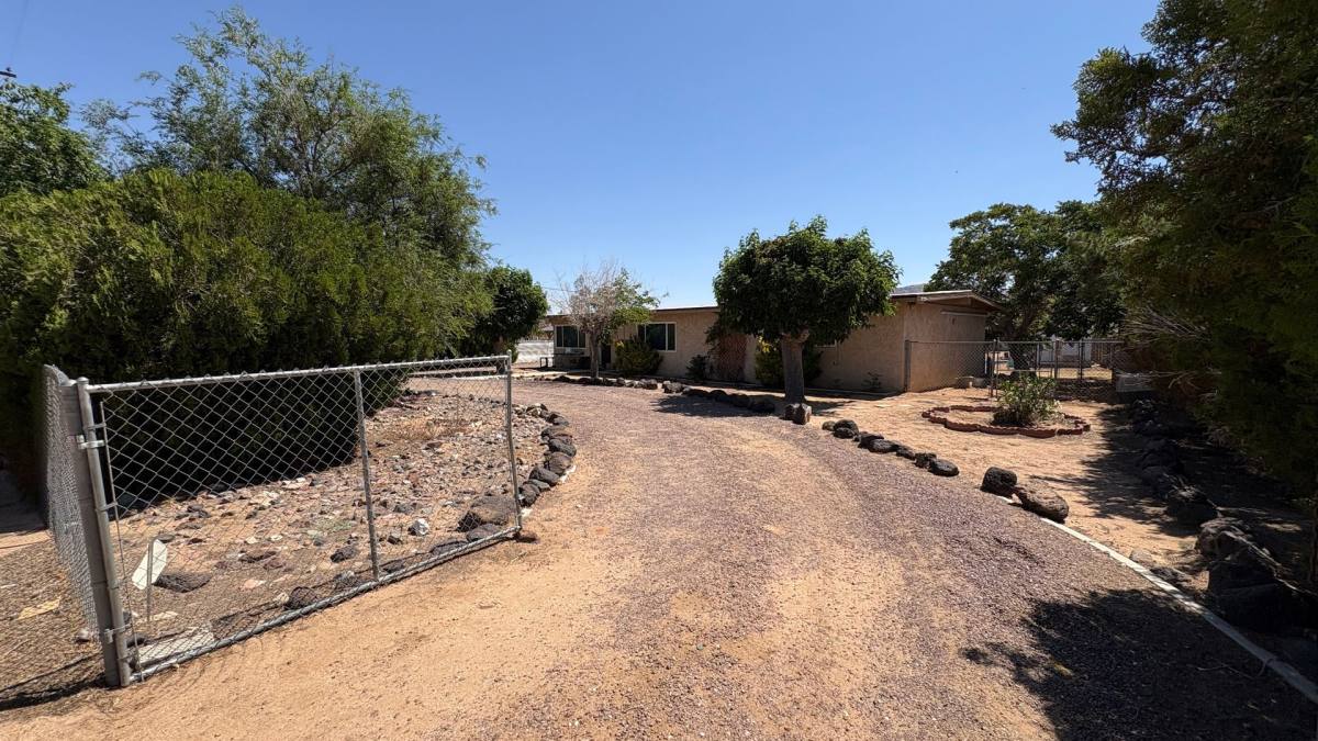 House for rent at 13207 Franceska Rd, Apple Valley, CA 92308