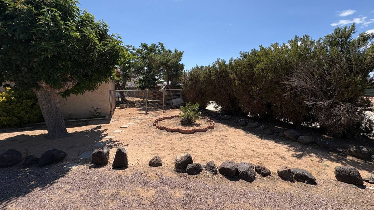 House for rent at 13207 Franceska Rd, Apple Valley, CA 92308