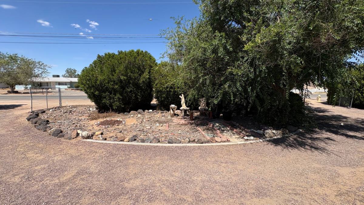 House for rent at 13207 Franceska Rd, Apple Valley, CA 92308