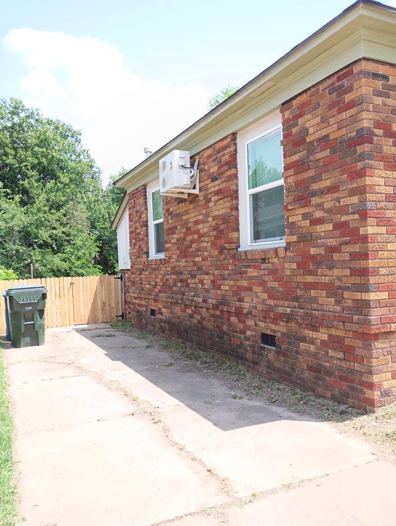 House for rent at 404 Mid America Blvd, Oklahoma City, OK 73110