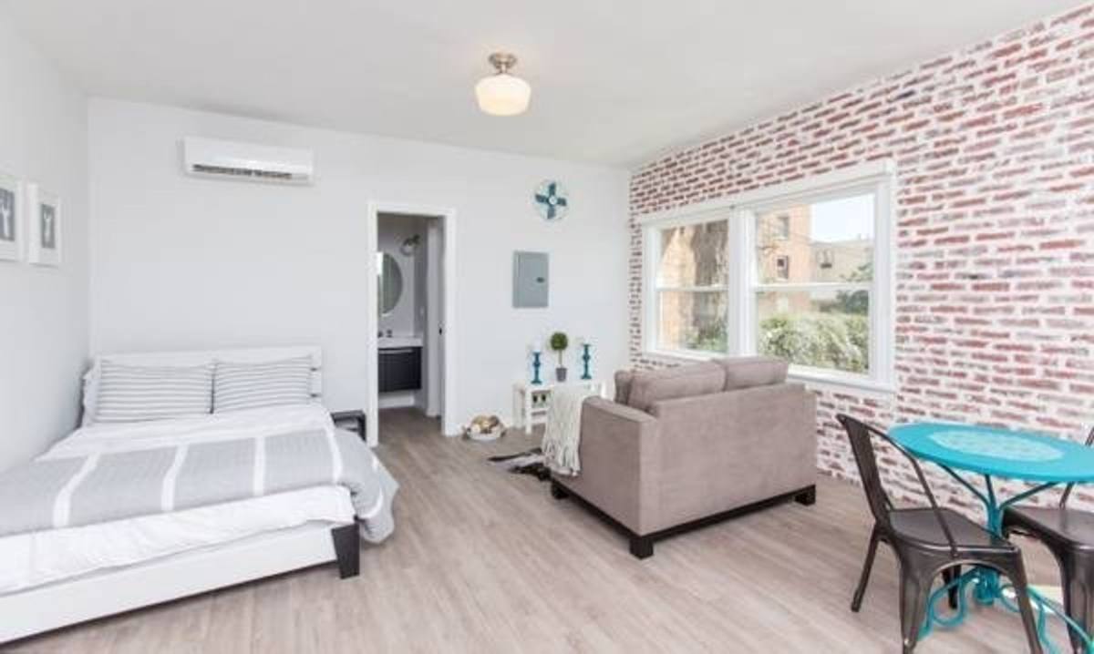 Apartment for rent at 412 S Lake St, Los Angeles, CA 90057