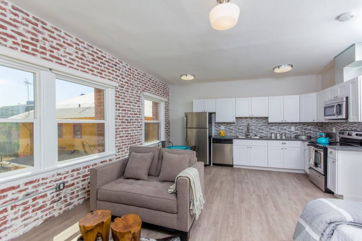 Apartment for rent at 412 S Lake St, Los Angeles, CA 90057