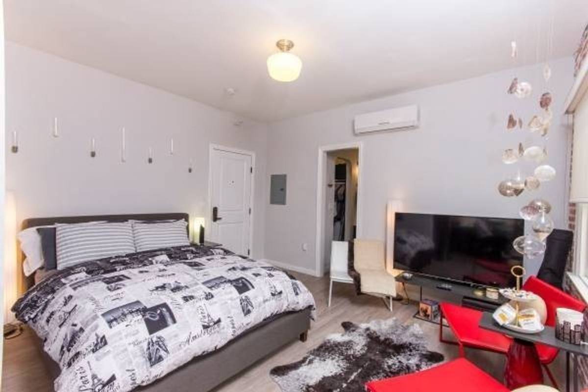 Apartment for rent at 412 S Lake St, Los Angeles, CA 90057
