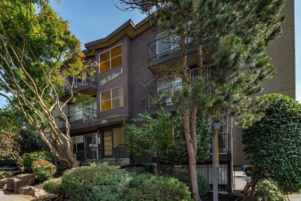 Apartment for rent at 407 N 87th St, Seattle, WA 98103