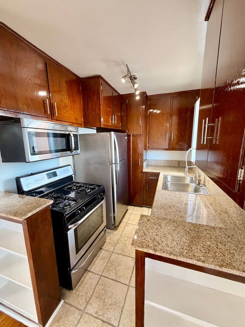 Apartment for rent at 5612 Harold Way, Los Angeles, CA 90028