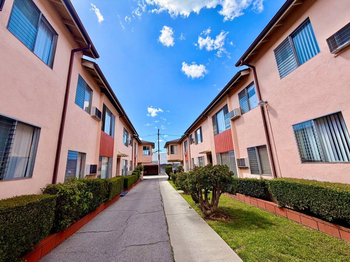 Apartment for rent at 5612 Harold Way, Los Angeles, CA 90028