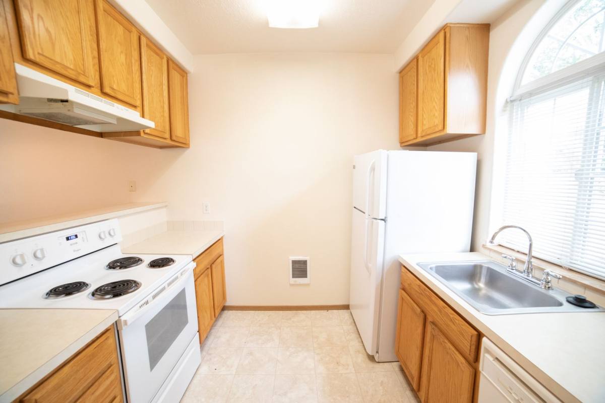 Apartment for rent at 370 N Douglas St, Canby, OR 97013